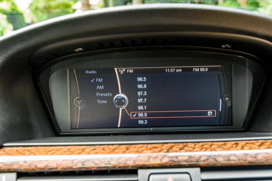 Детали интерьера BMW M3 Coupe (E92) 2009 года  (фото 46 из 69)